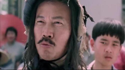 恶霸街头横行吃瓜,吃瓜群众围观风云变幻